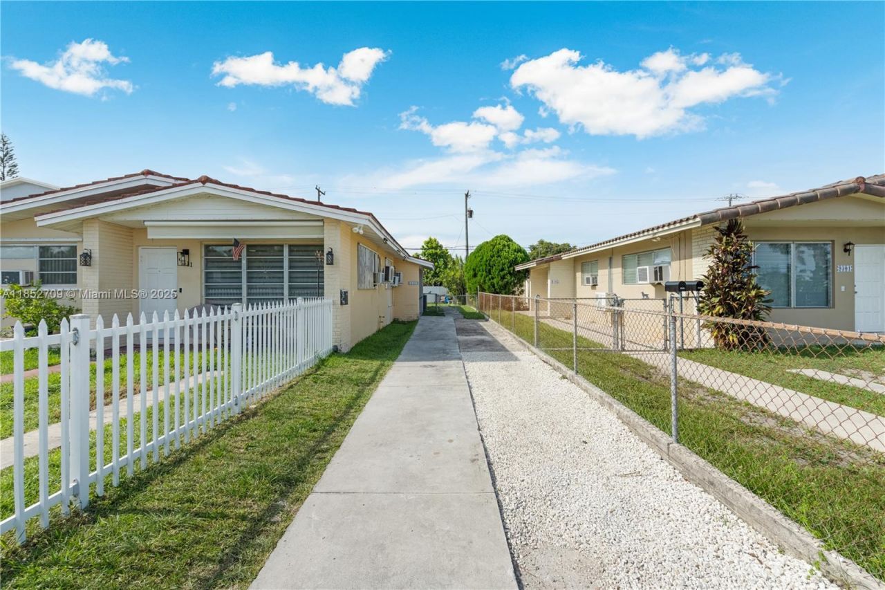 9311 SW 37th St, Miami, FL 33165 Photo
