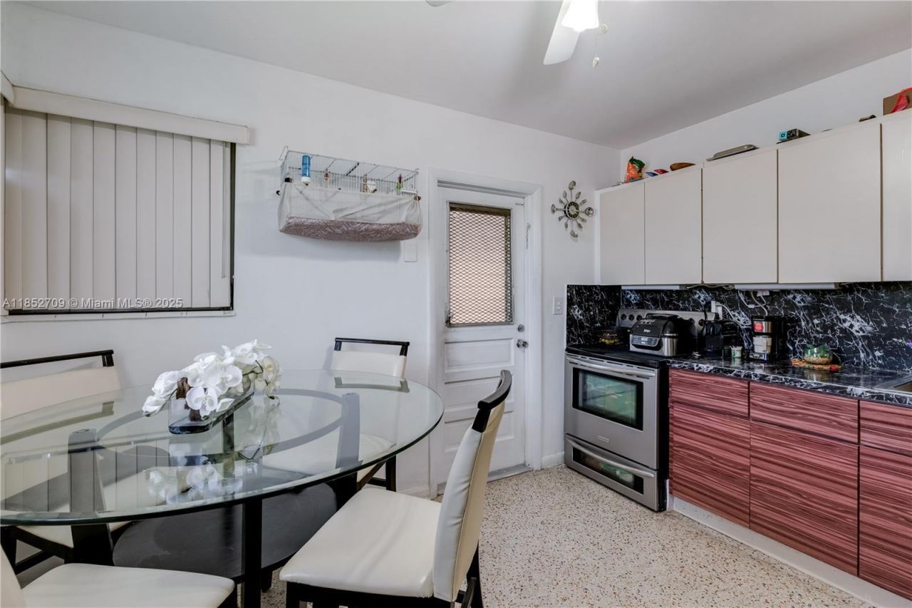 9311 SW 37th St, Miami, FL 33165 Photo