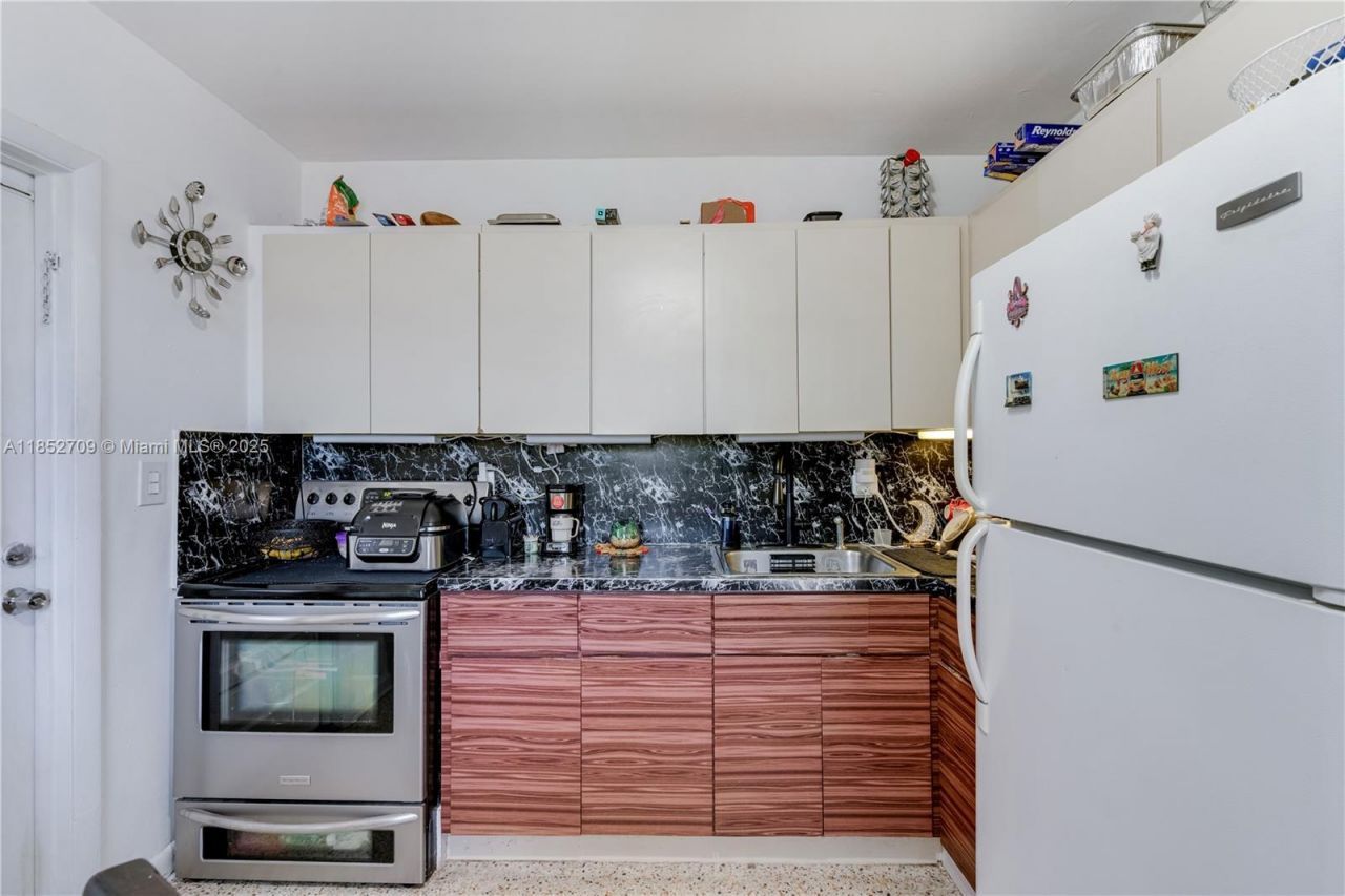 9311 SW 37th St, Miami, FL 33165 Photo