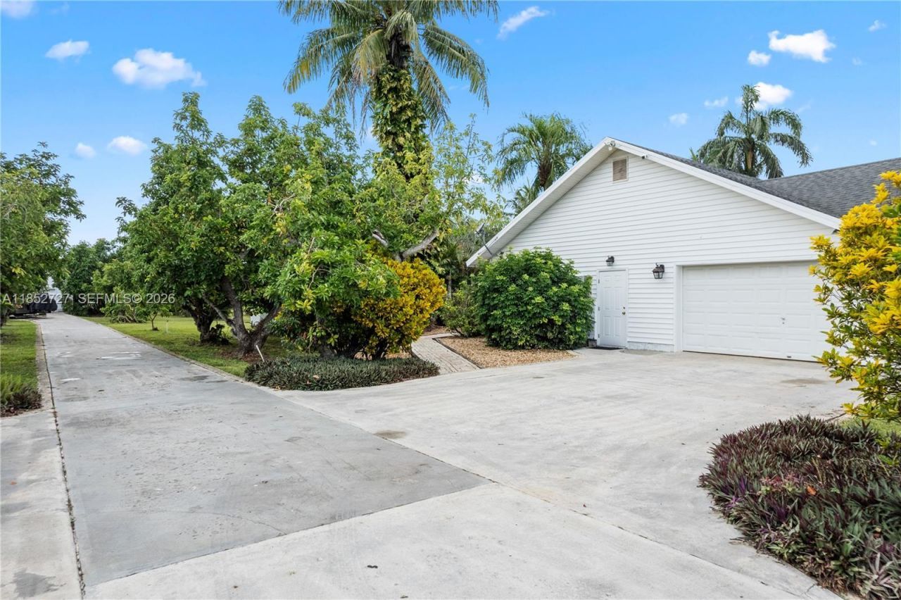 27800 SW 182nd Ave, Homestead, FL 33031 Photo