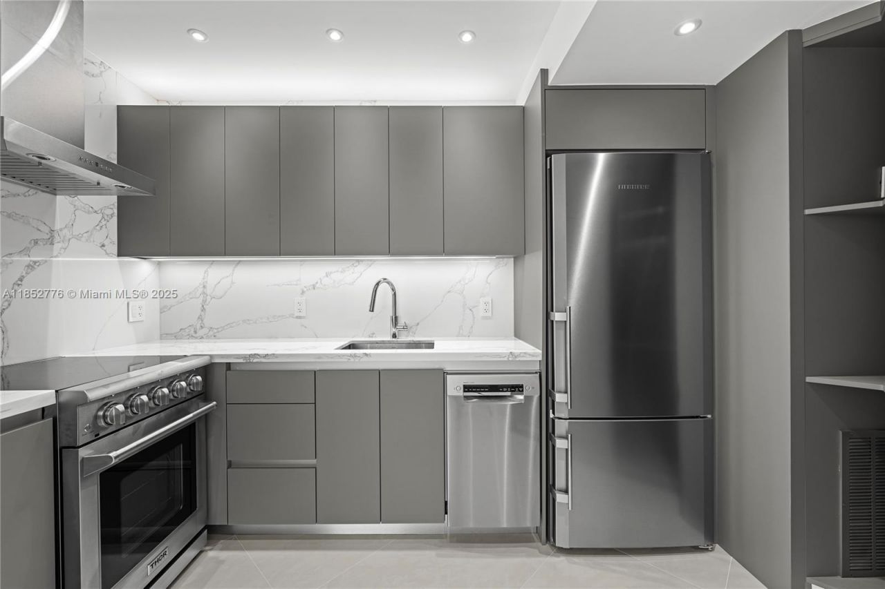 999 Brickell Bay Dr, Unit 904, Miami, FL 33131 Photo