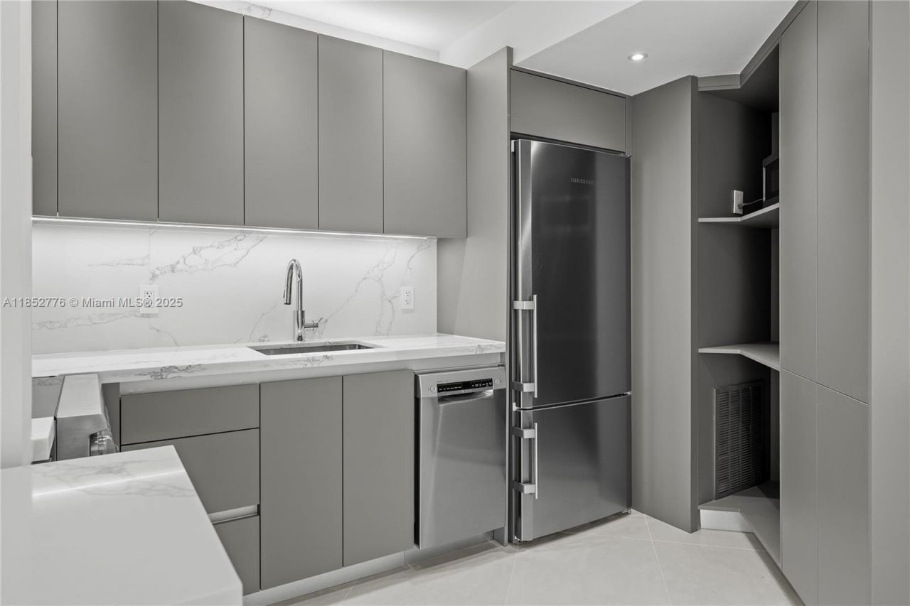 999 Brickell Bay Dr, Unit 904, Miami, FL 33131 Photo