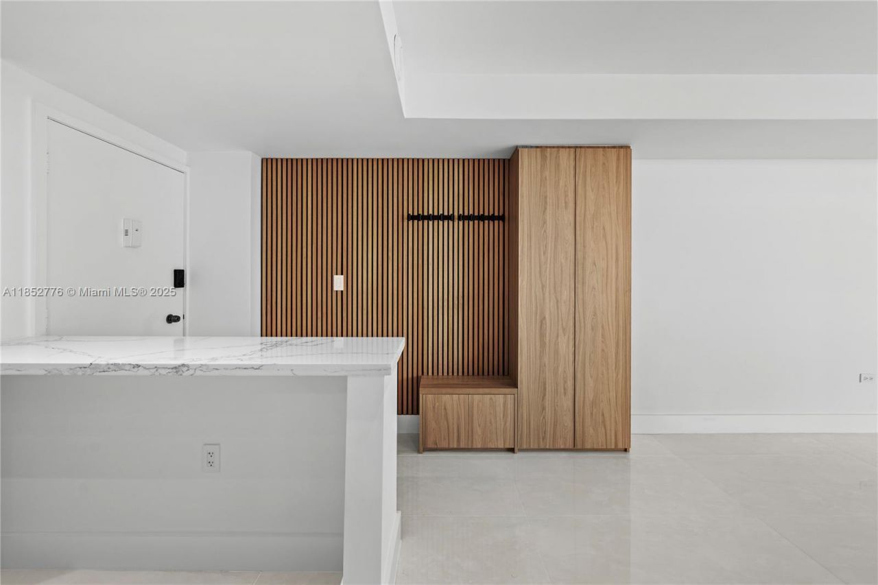 999 Brickell Bay Dr, Unit 904, Miami, FL 33131 Photo