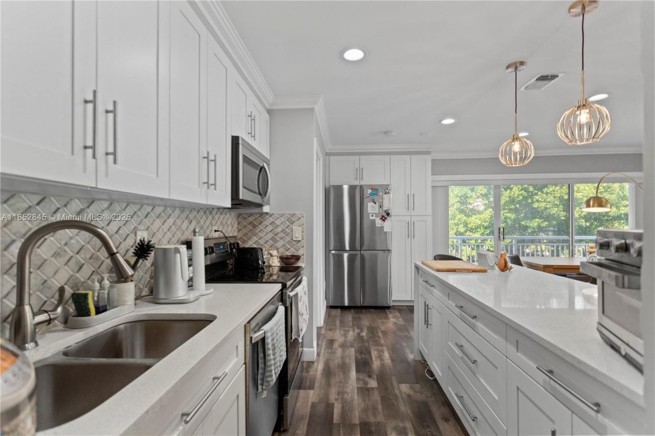 120 Golden Isles Dr, Unit 23B, Hallandale Beach, FL 33009 Photo