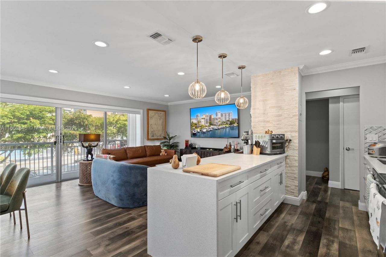 120 Golden Isles Dr, Unit 23B, Hallandale Beach, FL 33009 Photo