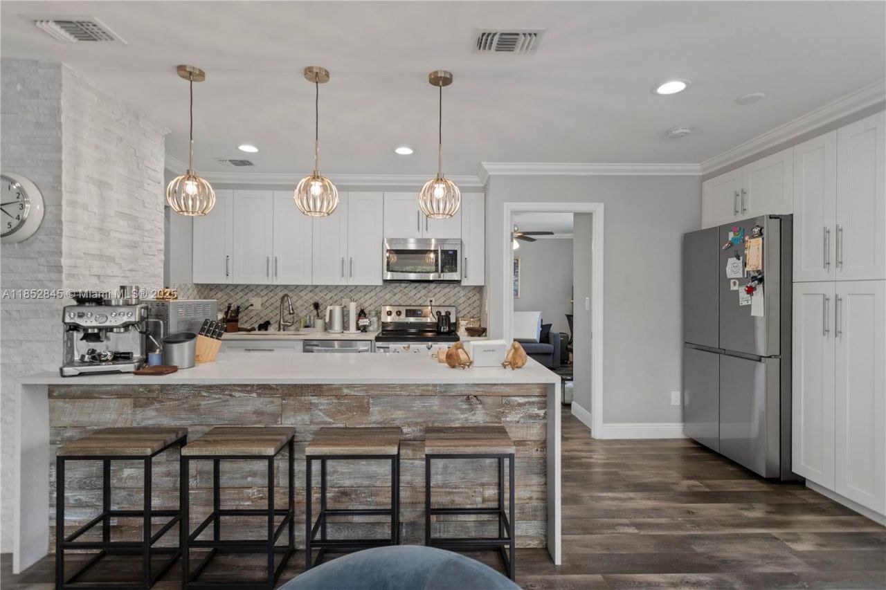 120 Golden Isles Dr, Unit 23B, Hallandale Beach, FL 33009 Photo