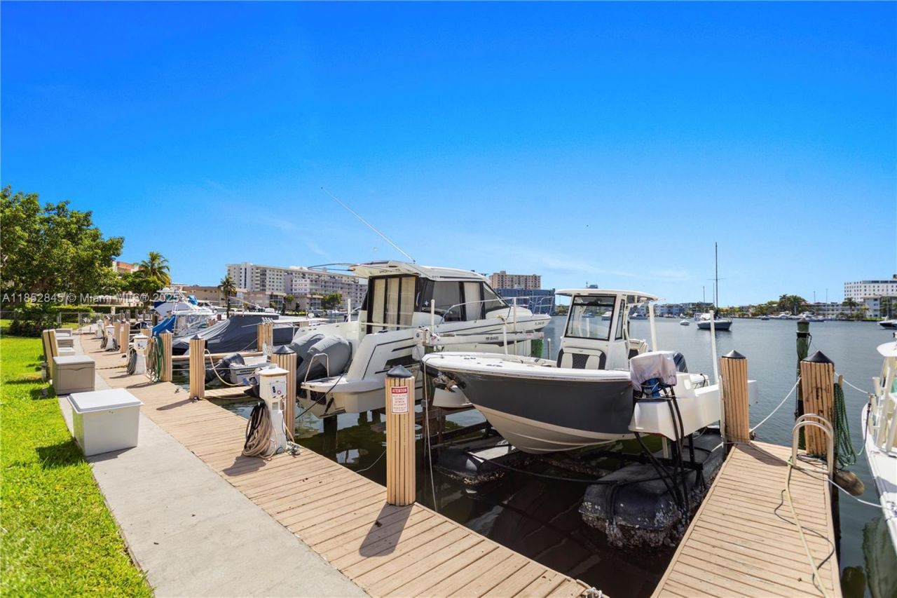 120 Golden Isles Dr, Unit 23B, Hallandale Beach, FL 33009 Photo