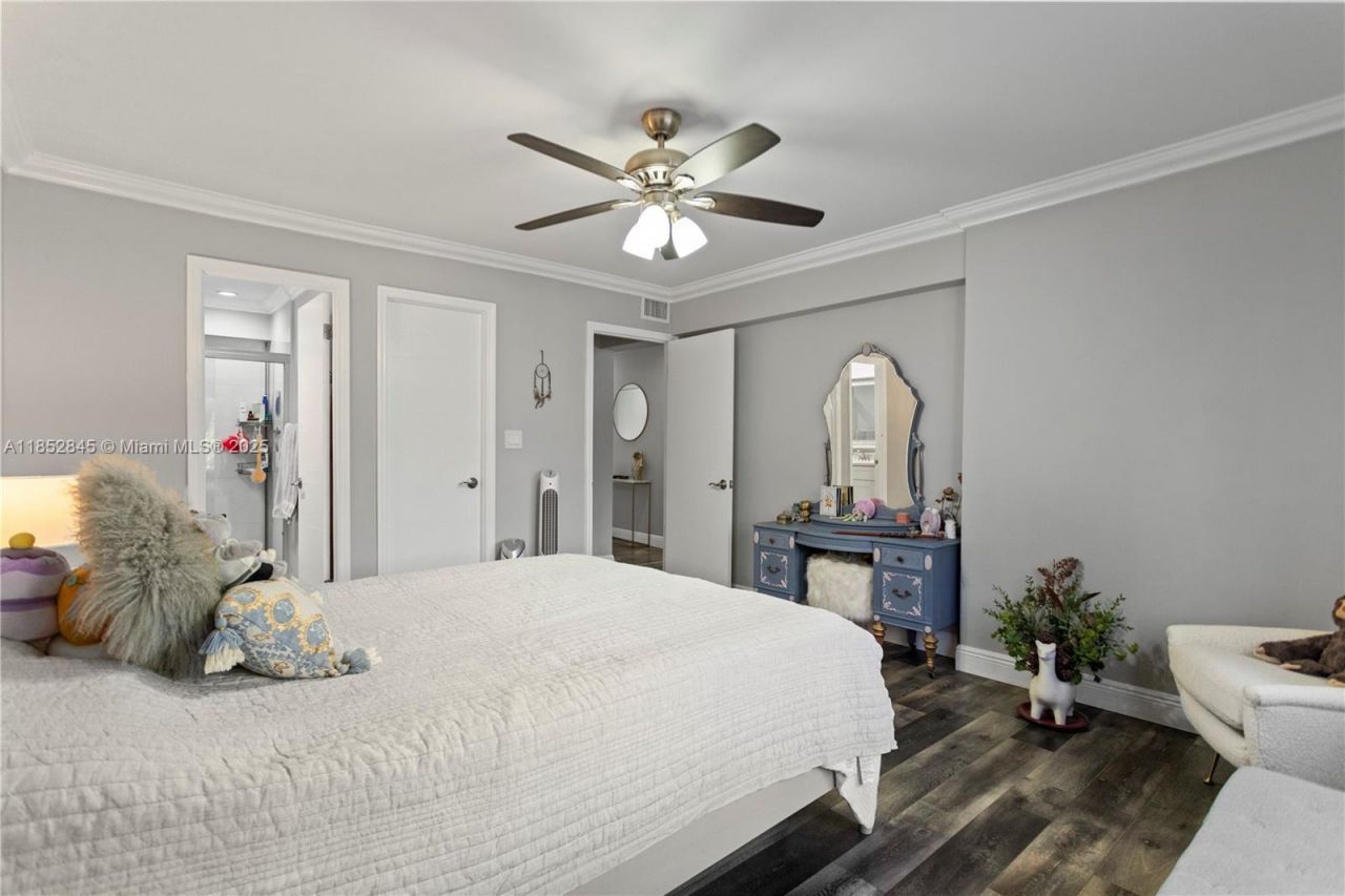 120 Golden Isles Dr, Unit 23B, Hallandale Beach, FL 33009 Photo