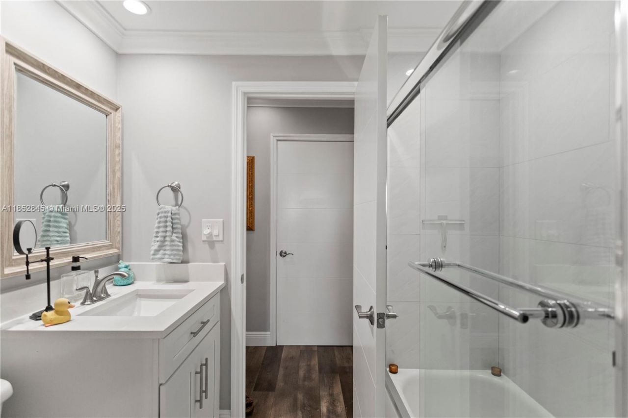 120 Golden Isles Dr, Unit 23B, Hallandale Beach, FL 33009 Photo