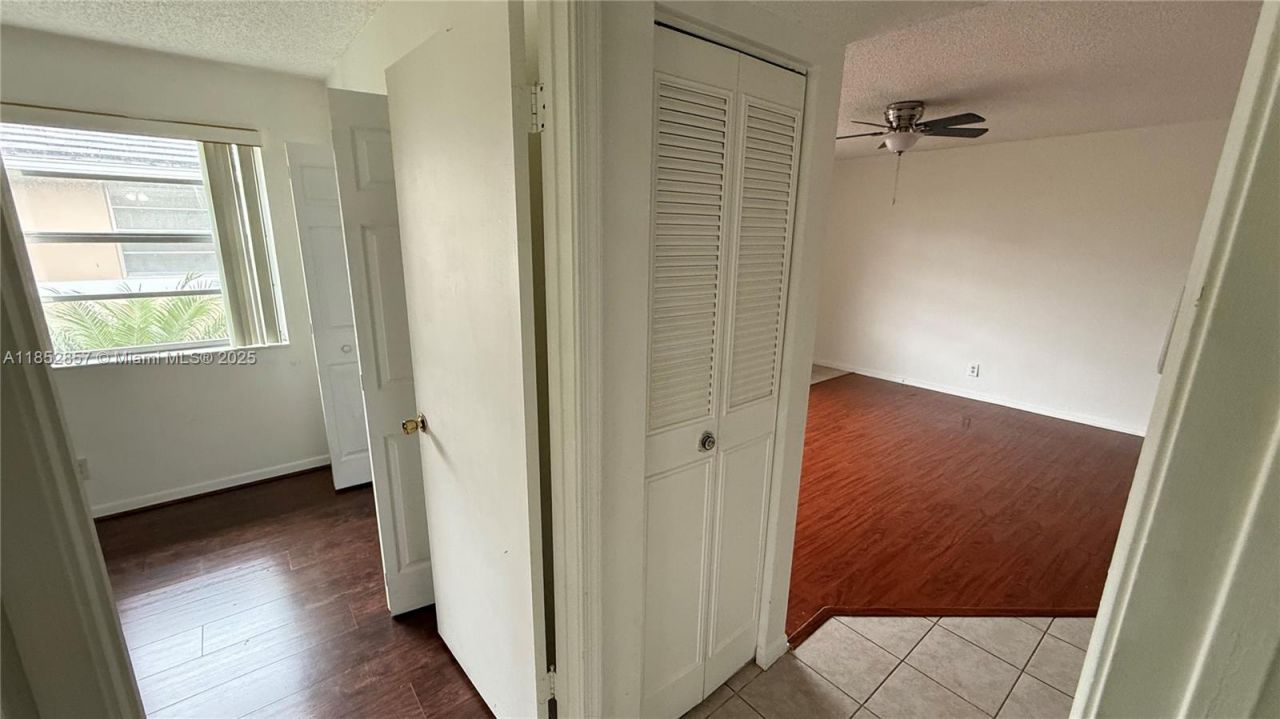1032 Twin Lakes Dr, Unit 21-G, Coral Springs, FL 33071 Photo