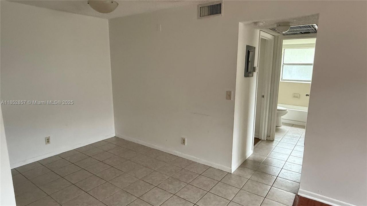 1032 Twin Lakes Dr, Unit 21-G, Coral Springs, FL 33071 Photo