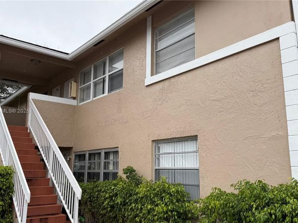 1006 Twin Lakes Dr, Unit 20-E, Coral Springs, FL 33071