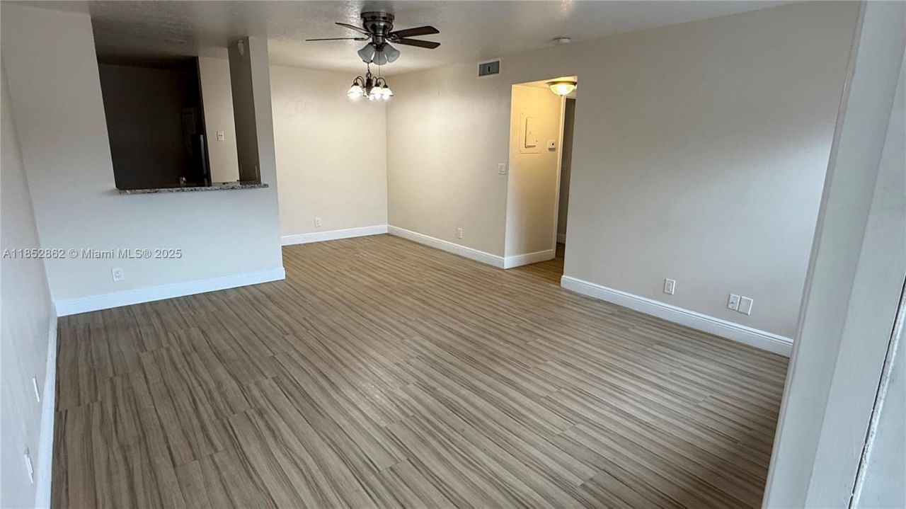 1006 Twin Lakes Dr, Unit 20-E, Coral Springs, FL 33071 Photo