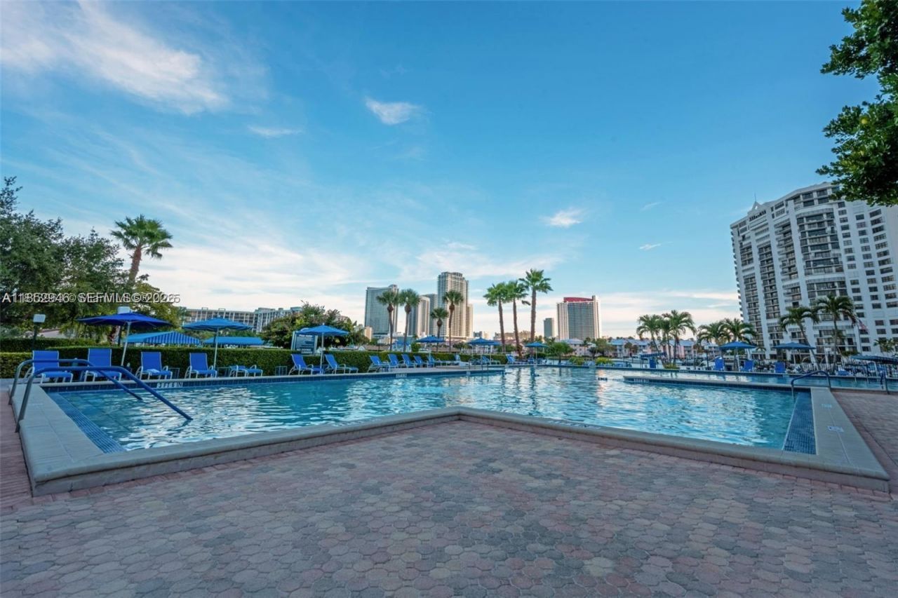 500 Three Islands Blvd, Unit 715, Hallandale Beach, FL 33009 Photo