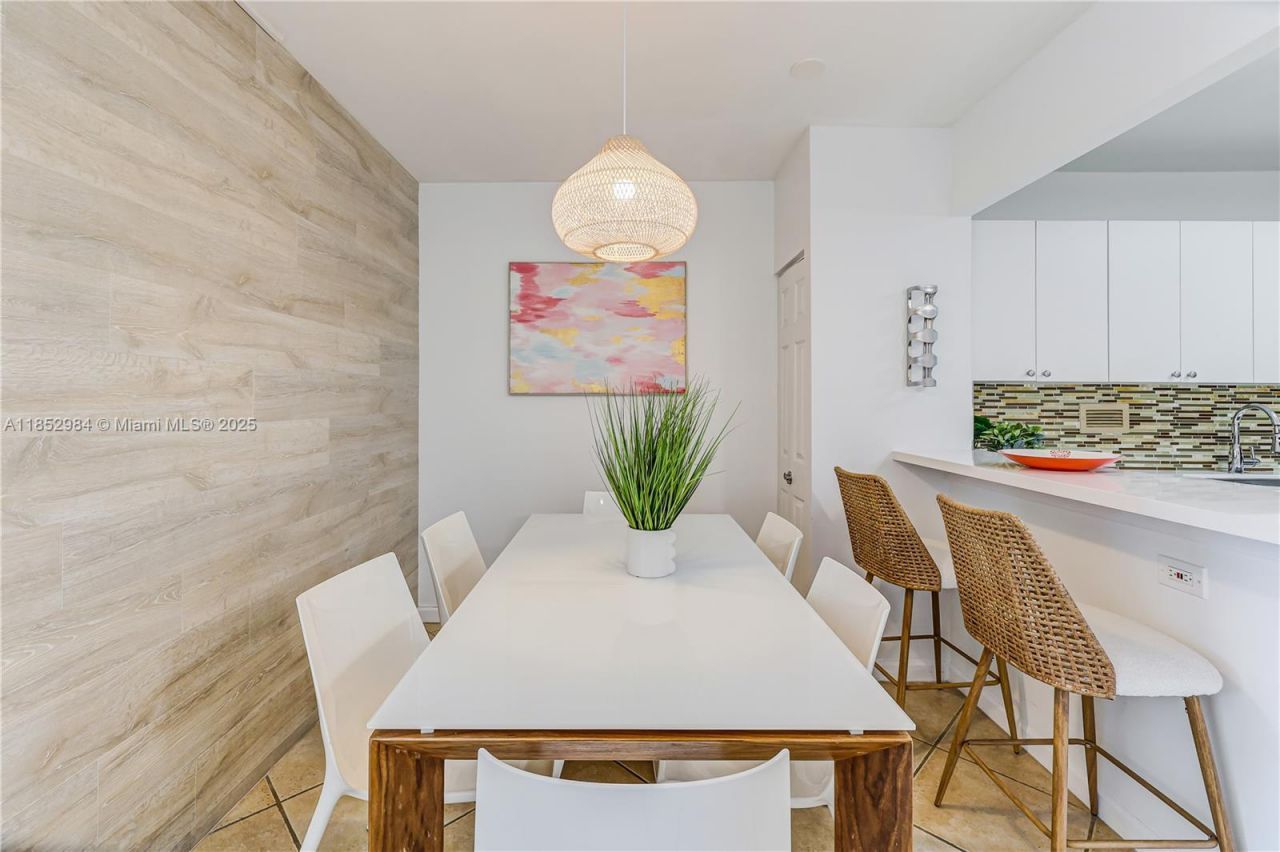 2301 Collins Ave, Unit 523, Miami Beach, FL 33139 Photo