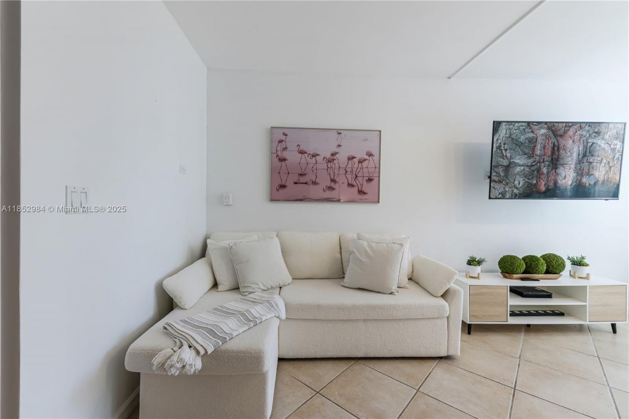 2301 Collins Ave, Unit 523, Miami Beach, FL 33139 Photo