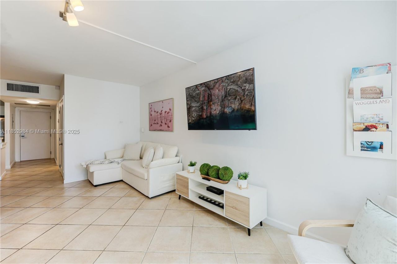 2301 Collins Ave, Unit 523, Miami Beach, FL 33139 Photo