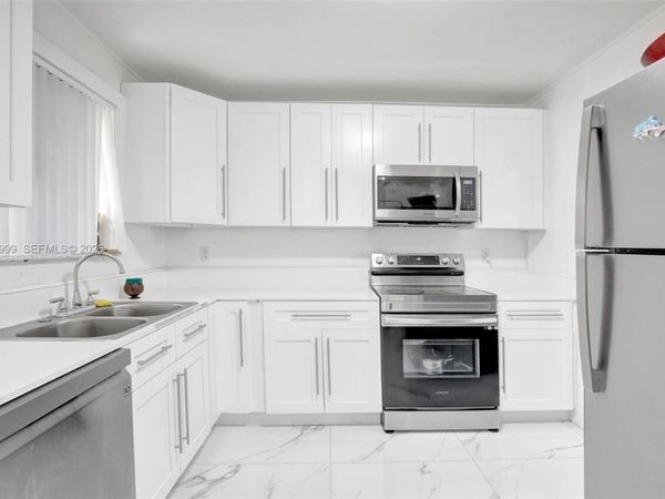 311 SW 68th Ter, Pembroke Pines, FL 33023