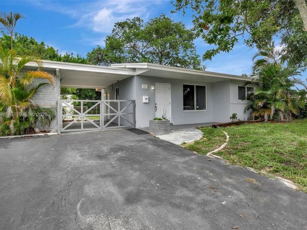 311 SW 68th Ter, Pembroke Pines, FL 33023