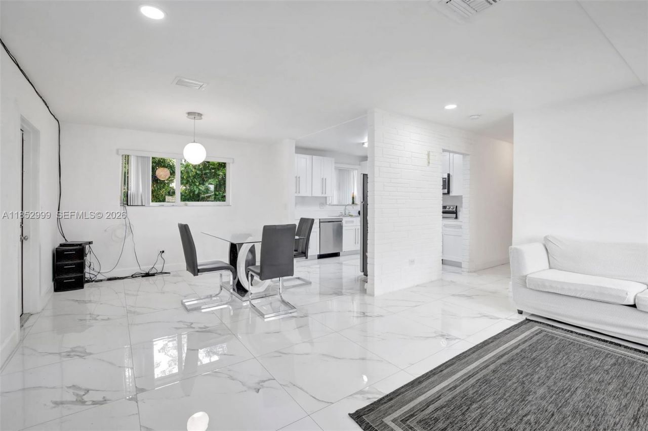 311 SW 68th Ter, Pembroke Pines, FL 33023 Photo