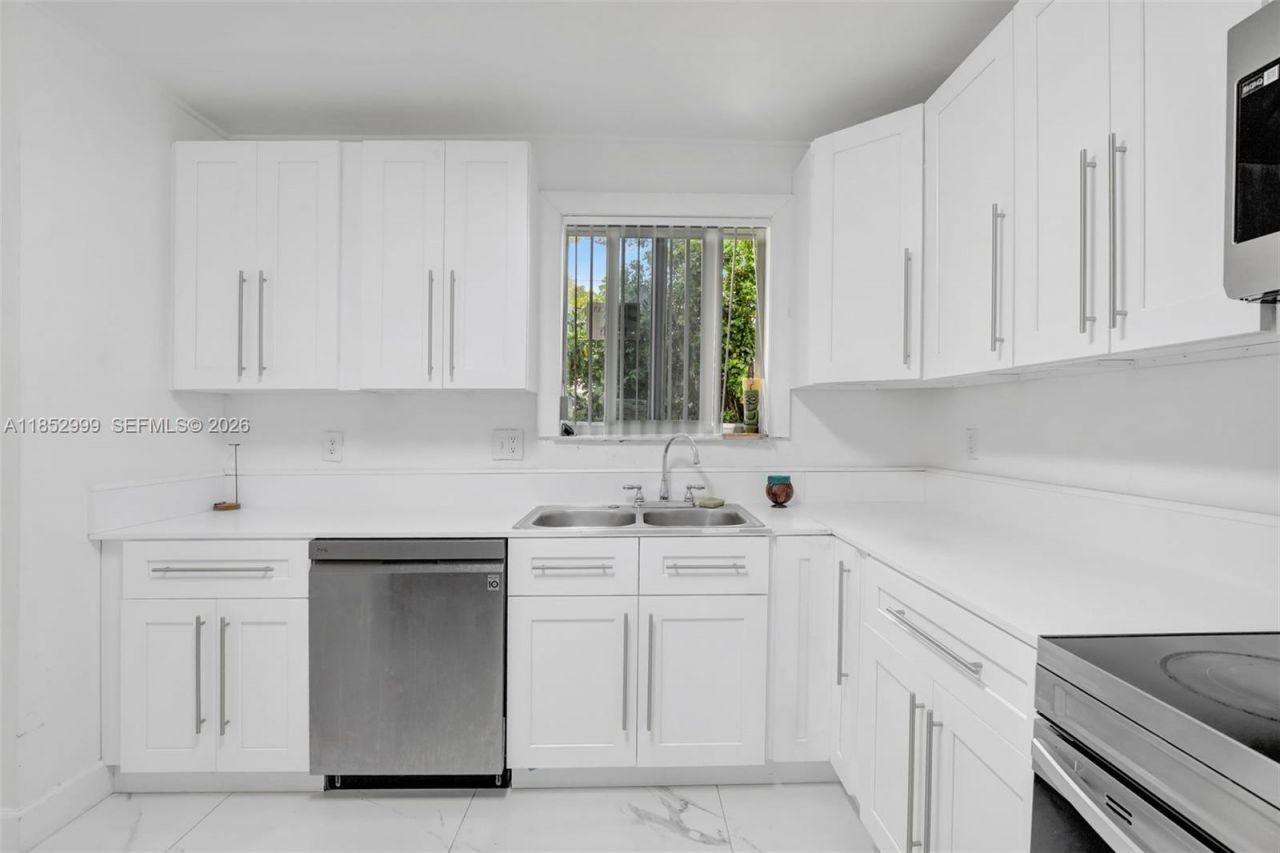 311 SW 68th Ter, Pembroke Pines, FL 33023 Photo