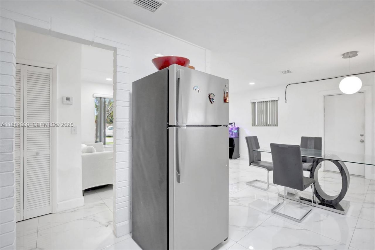 311 SW 68th Ter, Pembroke Pines, FL 33023 Photo