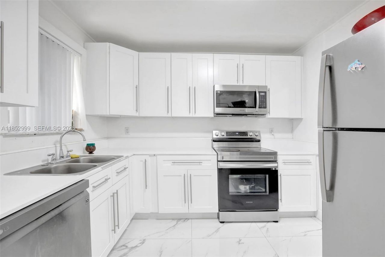 311 SW 68th Ter, Pembroke Pines, FL 33023 Photo