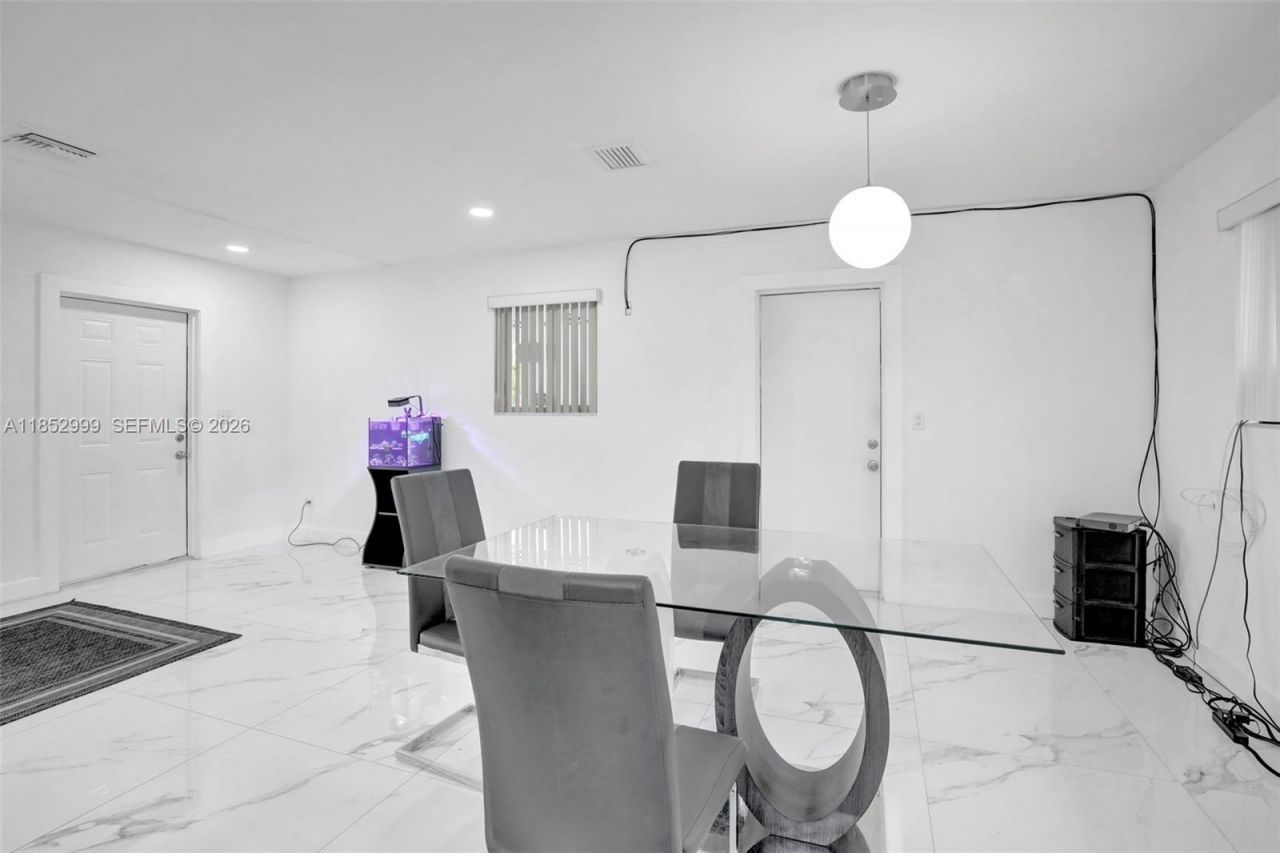 311 SW 68th Ter, Pembroke Pines, FL 33023 Photo