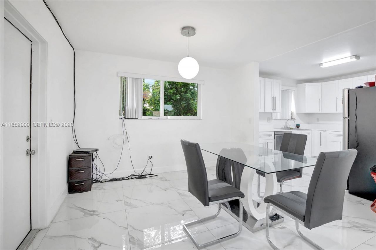 311 SW 68th Ter, Pembroke Pines, FL 33023 Photo