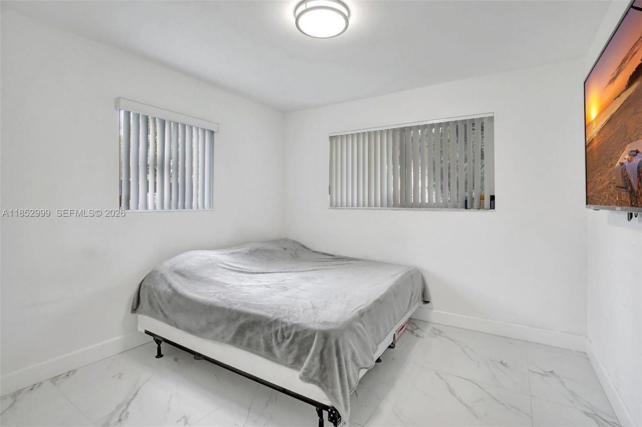 311 SW 68th Ter, Pembroke Pines, FL 33023 Photo