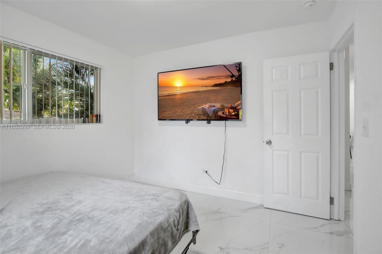 311 SW 68th Ter, Pembroke Pines, FL 33023 Photo