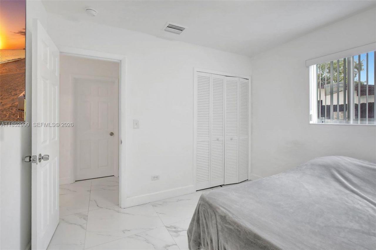 311 SW 68th Ter, Pembroke Pines, FL 33023 Photo