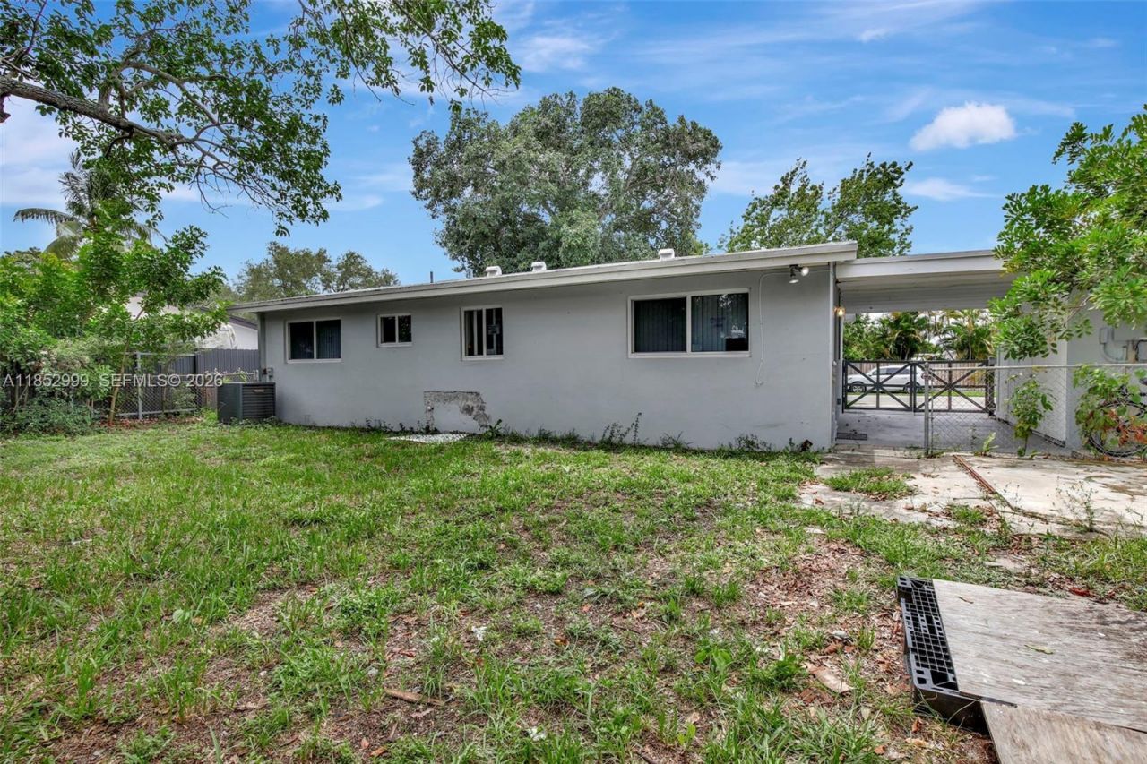 311 SW 68th Ter, Pembroke Pines, FL 33023 Photo