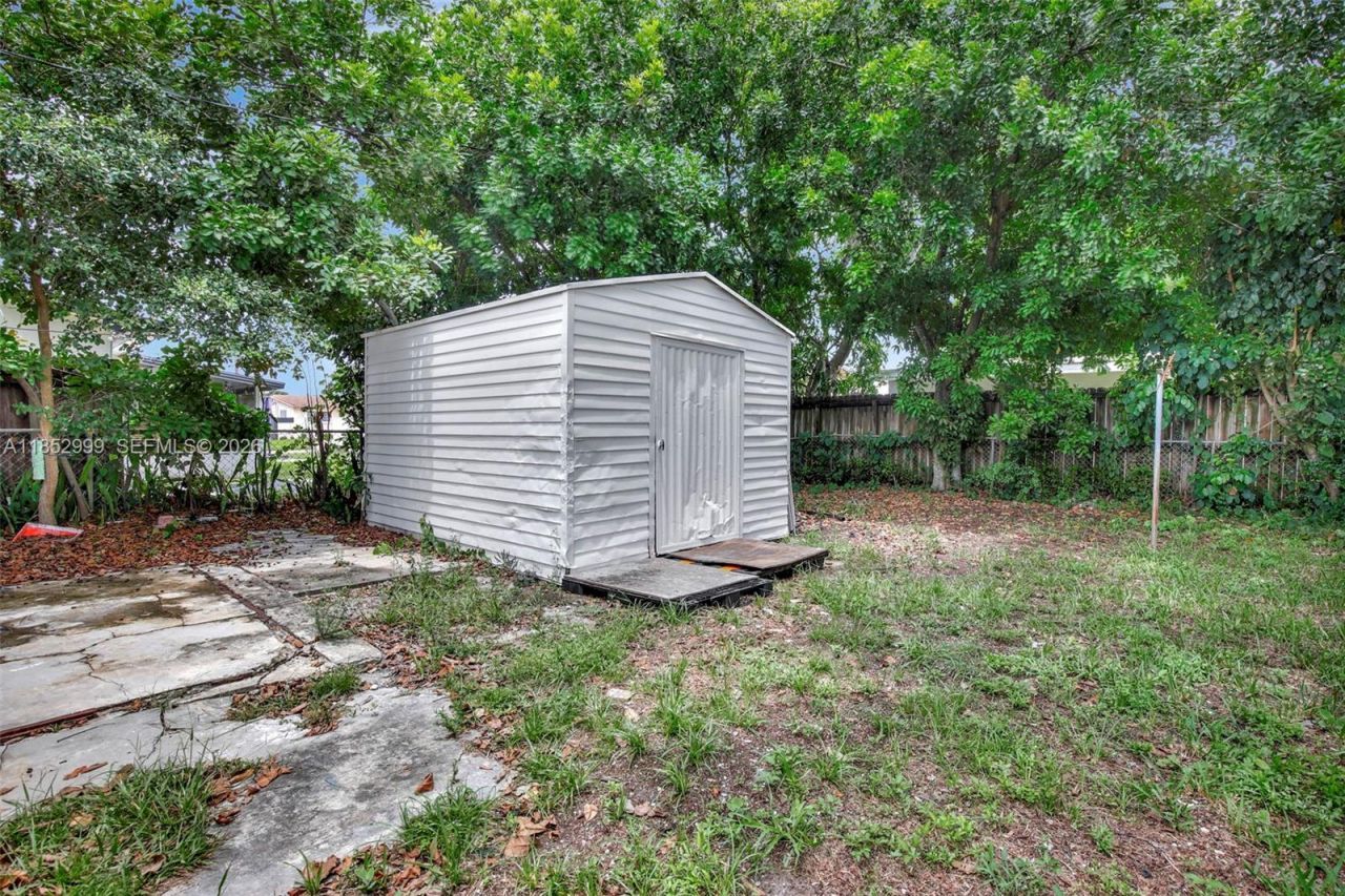 311 SW 68th Ter, Pembroke Pines, FL 33023 Photo