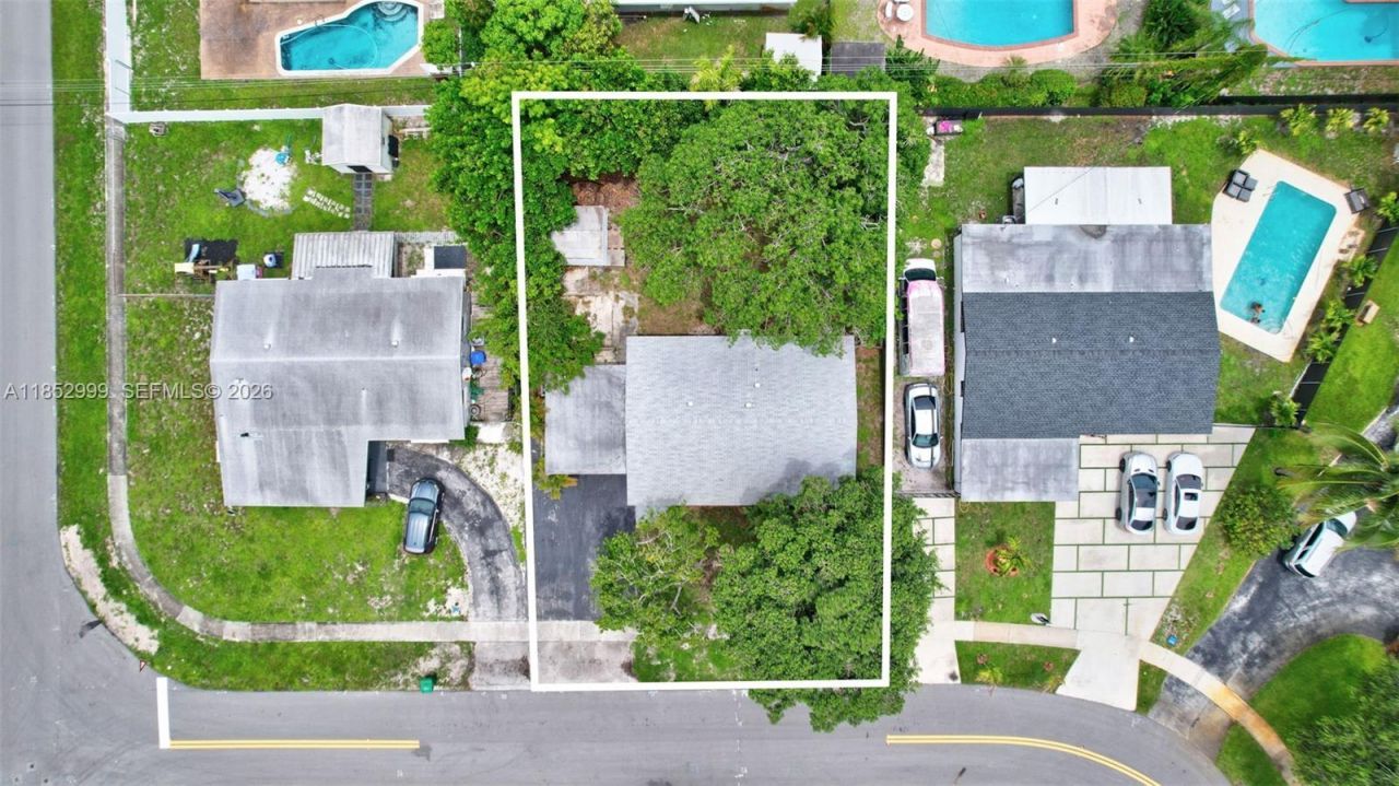 311 SW 68th Ter, Pembroke Pines, FL 33023 Photo