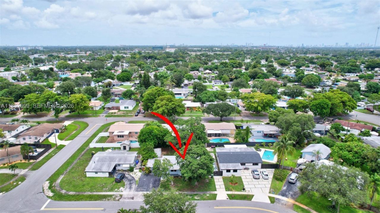 311 SW 68th Ter, Pembroke Pines, FL 33023 Photo