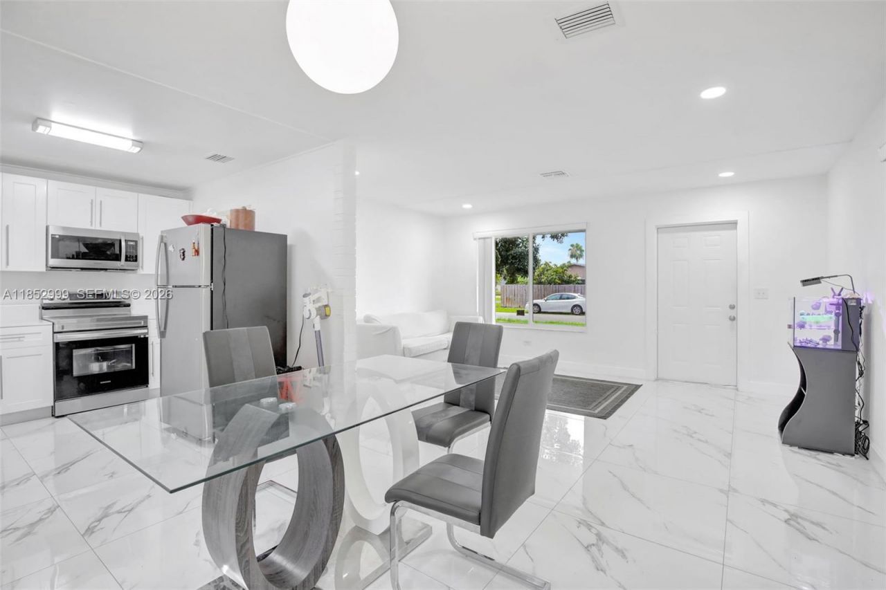 311 SW 68th Ter, Pembroke Pines, FL 33023 Photo