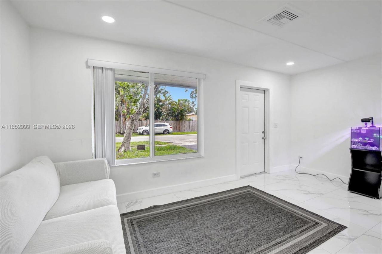 311 SW 68th Ter, Pembroke Pines, FL 33023 Photo