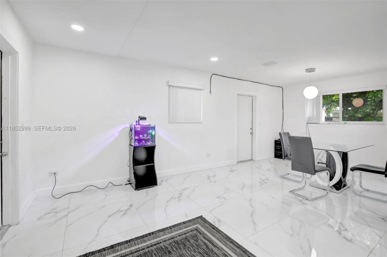 311 SW 68th Ter, Pembroke Pines, FL 33023 Photo