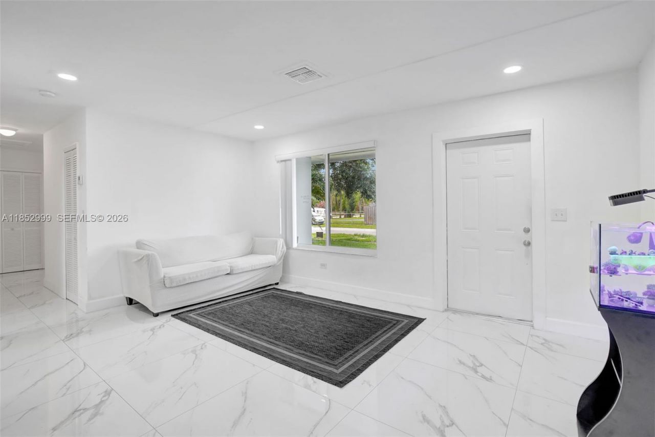 311 SW 68th Ter, Pembroke Pines, FL 33023 Photo