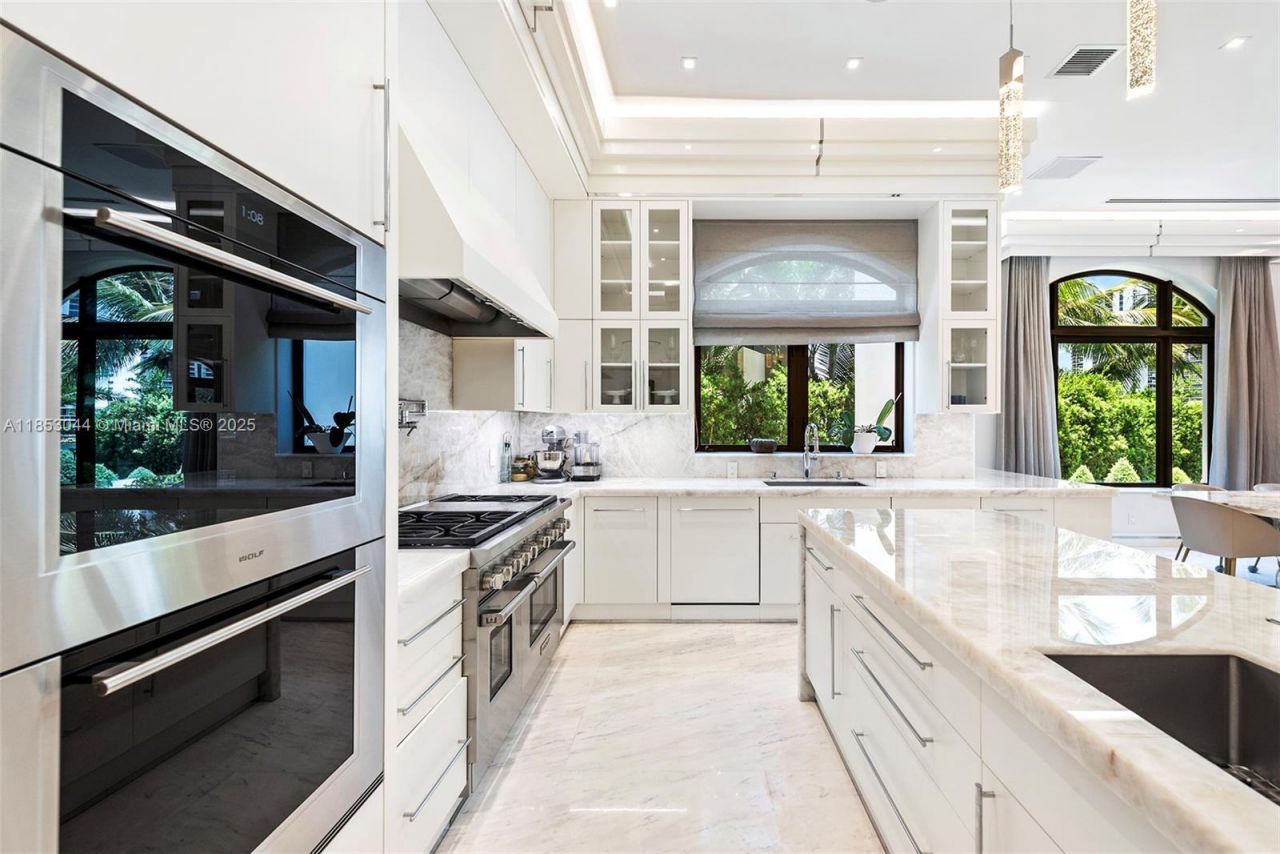 498 N Parkway Pkwy, Unit 498, Golden Beach, FL 33160 Photo