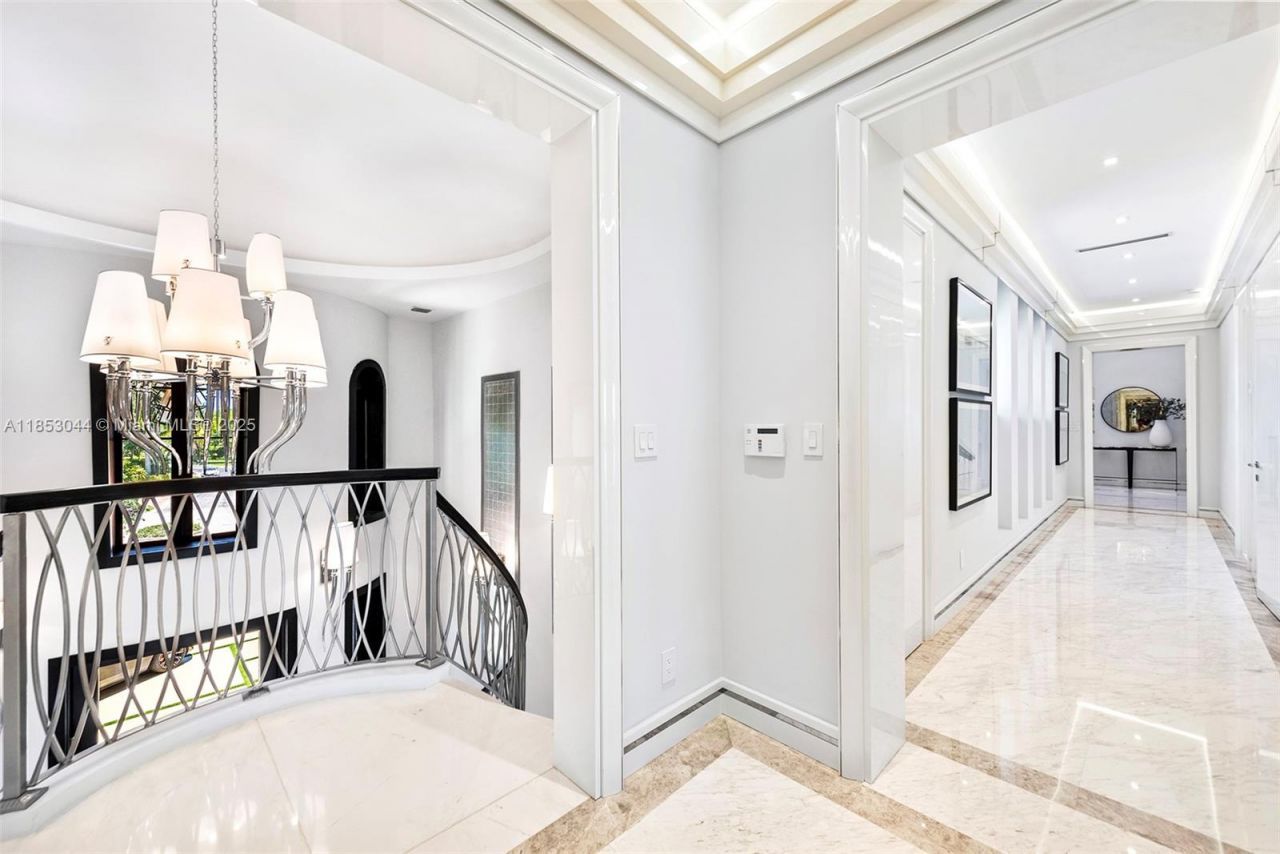 498 N Parkway Pkwy, Unit 498, Golden Beach, FL 33160 Photo