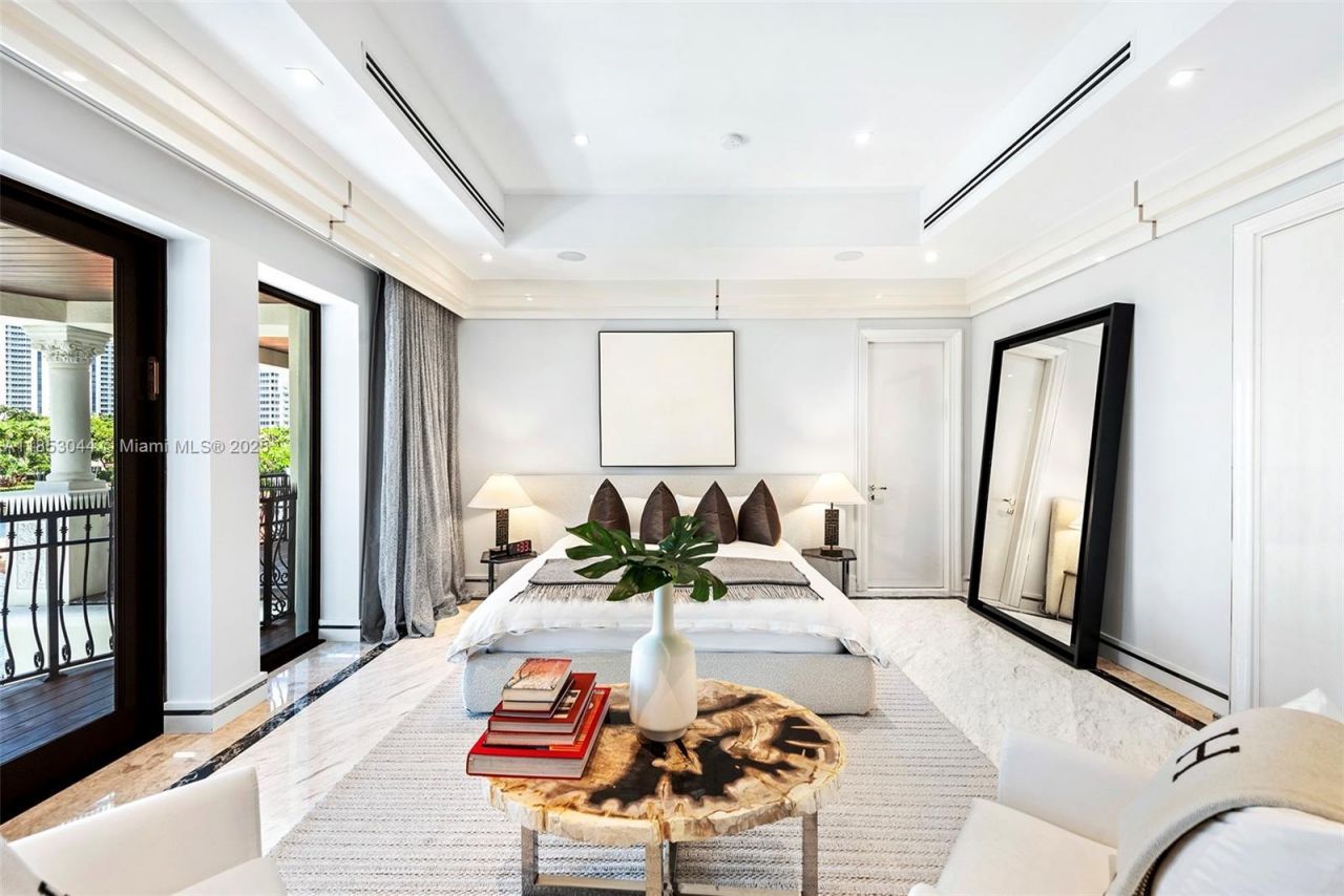 498 N Parkway Pkwy, Unit 498, Golden Beach, FL 33160 Photo