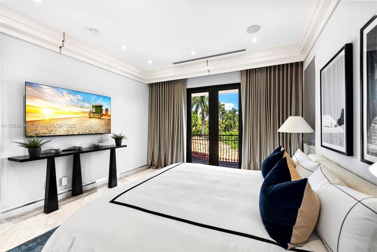 498 N Parkway Pkwy, Unit 498, Golden Beach, FL 33160 Photo