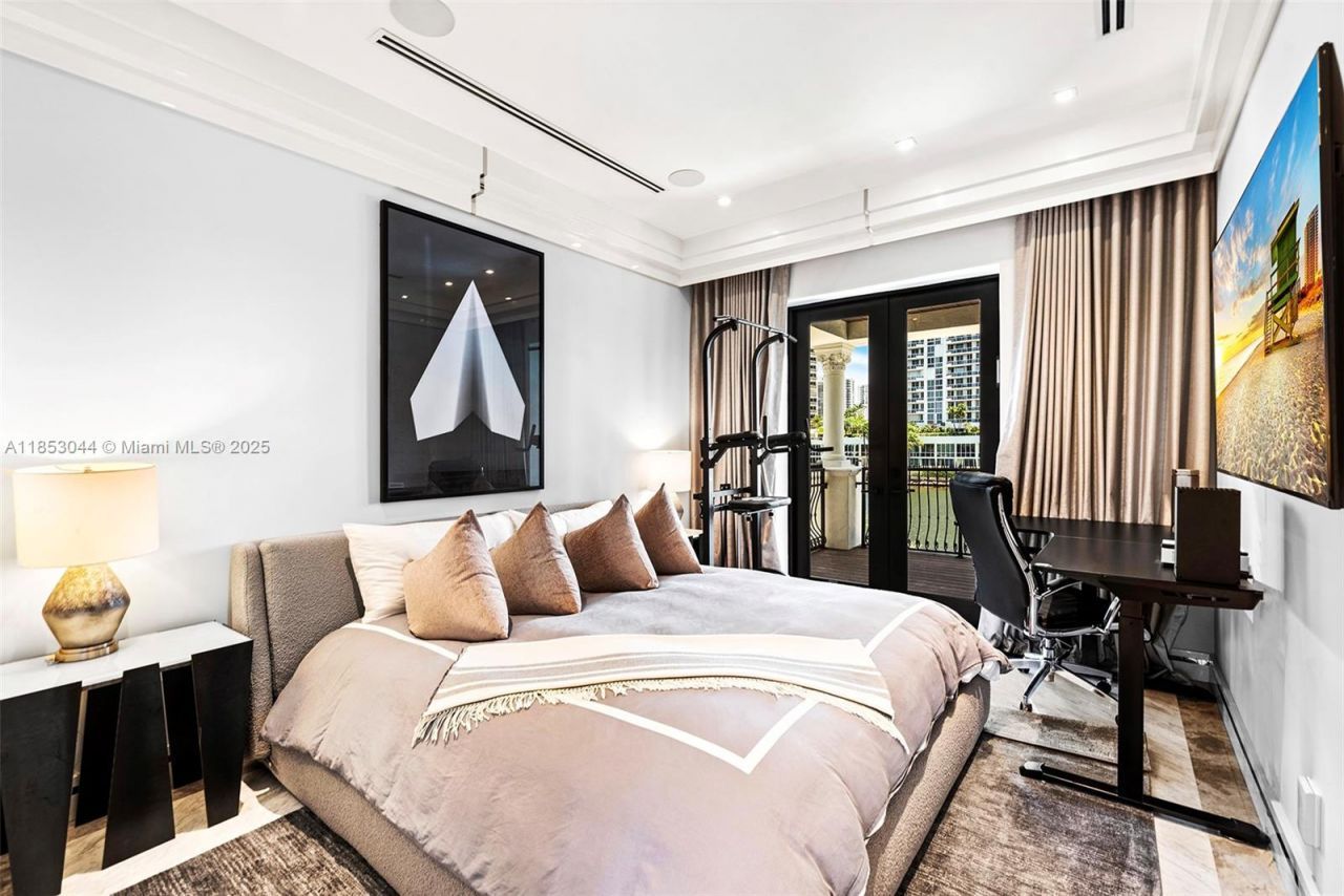 498 N Parkway Pkwy, Unit 498, Golden Beach, FL 33160 Photo