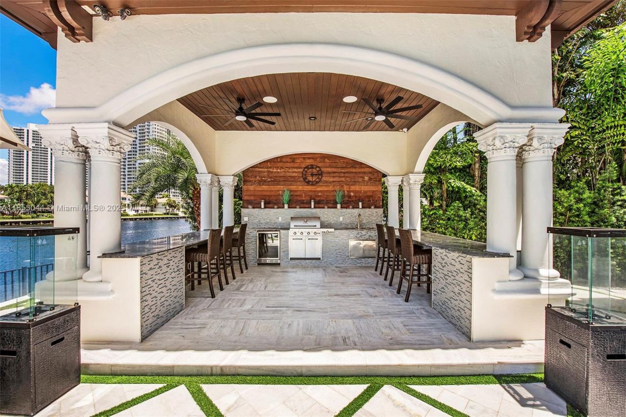 498 N Parkway Pkwy, Unit 498, Golden Beach, FL 33160 Photo