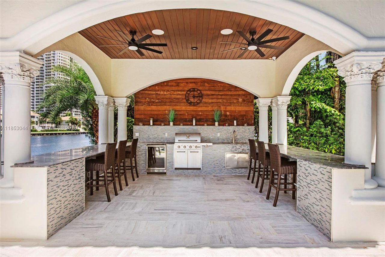 498 N Parkway Pkwy, Unit 498, Golden Beach, FL 33160 Photo