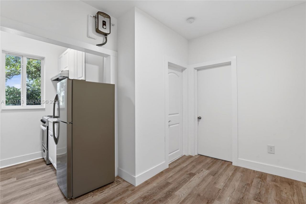 1630 SW 10th St, Unit 8, Miami, FL 33135 Photo