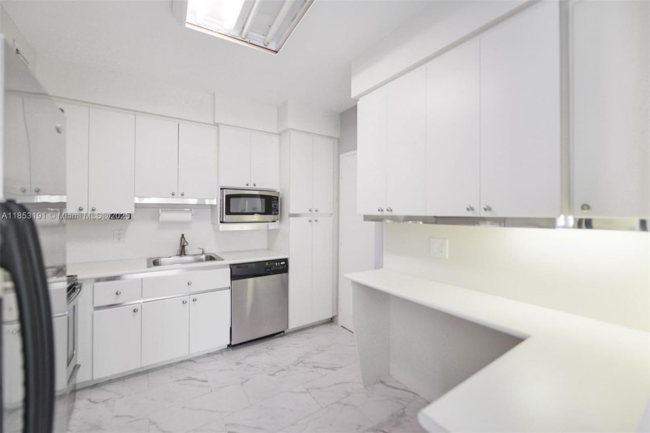 1950 S Ocean Dr, Unit 21F, Hallandale Beach, FL 33009 Photo