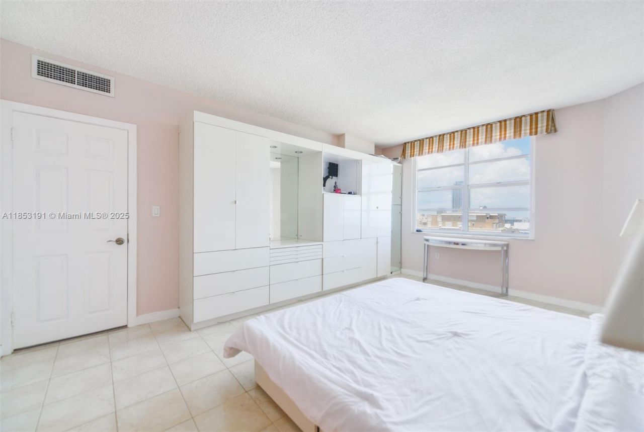 1950 S Ocean Dr, Unit 21F, Hallandale Beach, FL 33009 Photo
